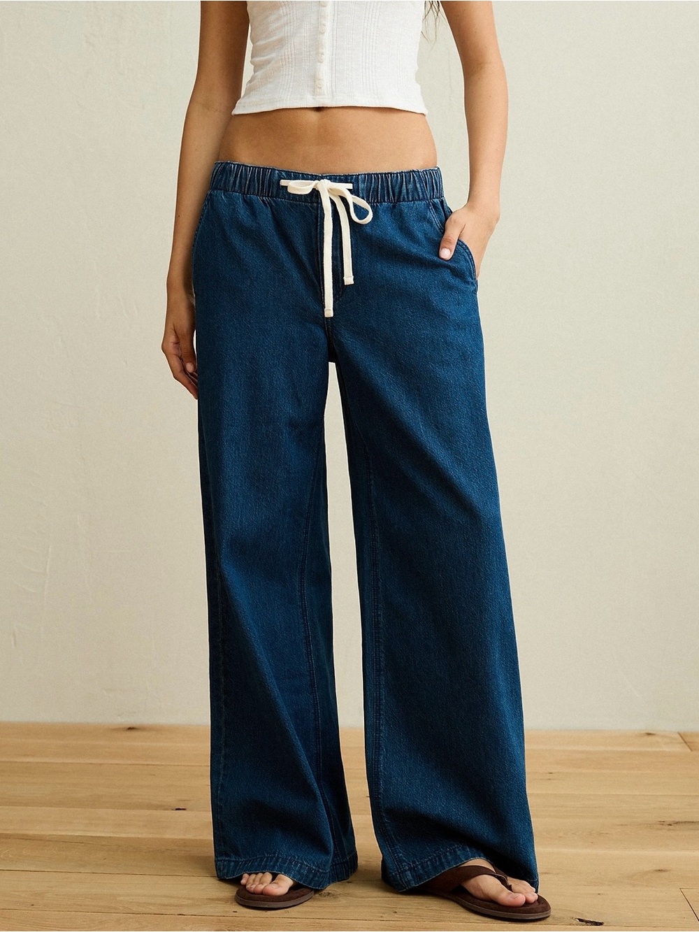 AE Dreamy Drape Low-Rise Strigid Baggy Ultra-Wide Leg Jean | Small - Regular